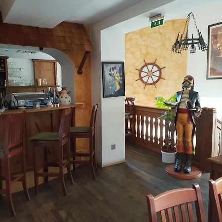 Pirates Hotel Hainburg an der Donau Eksteriør billede