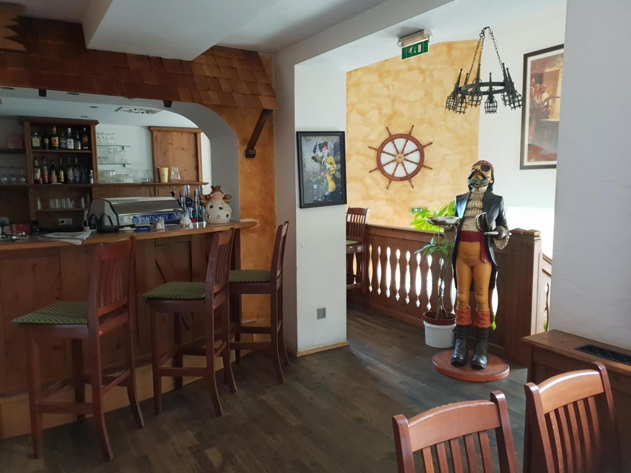 Pirates Hotel Hainburg an der Donau Eksteriør billede